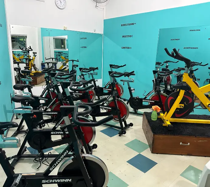 Foto da sala de spinning